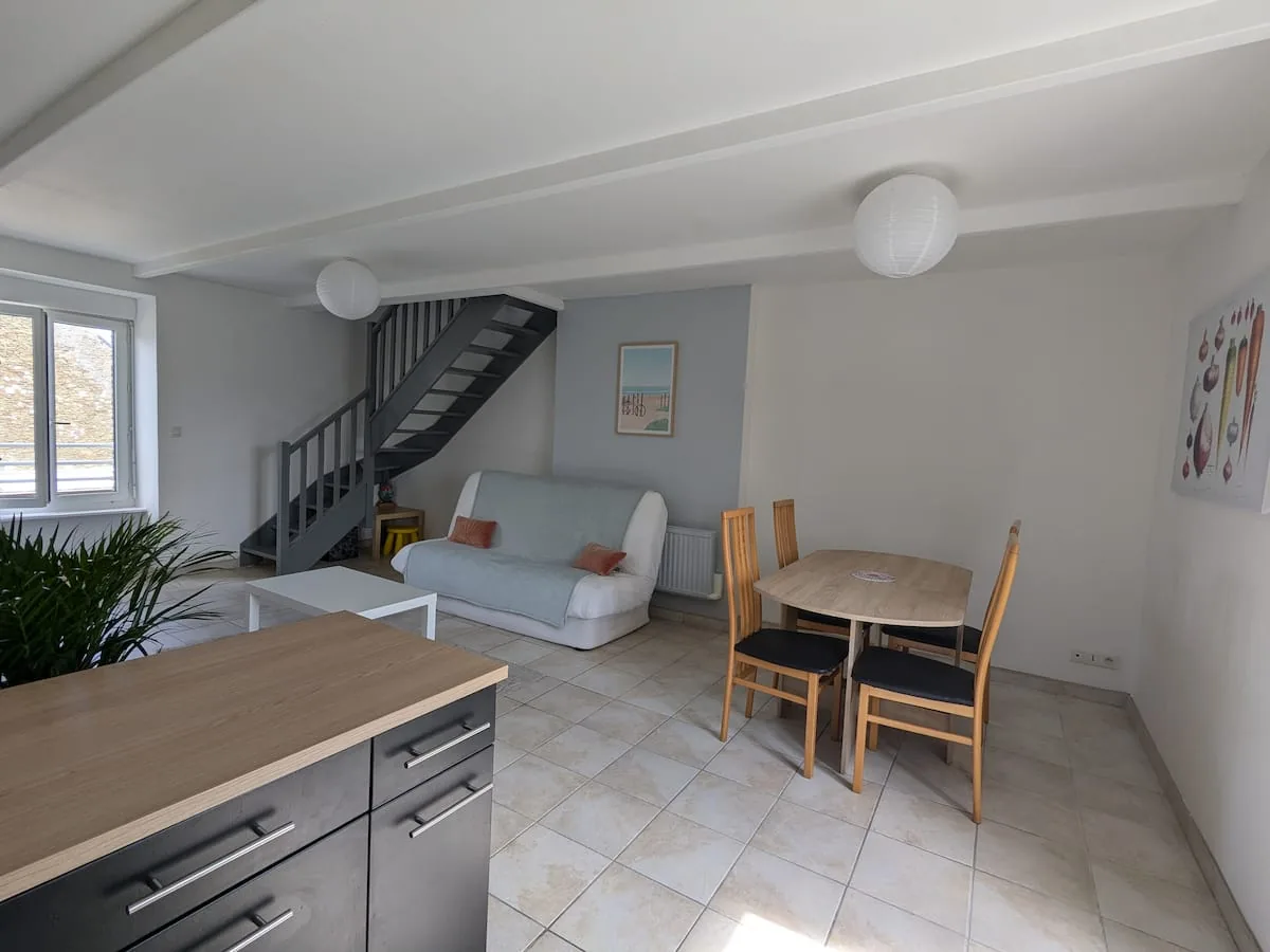 Pièce de vie et escalier